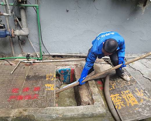 崖城镇清掏化粪池